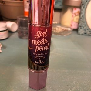 Girl meets pearl highlighter by Benefit